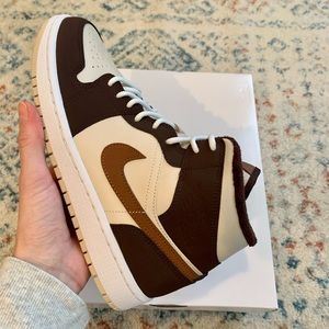 Nike Air Jordan 1 Mid Brown Basalt Oatmeal
Size 9W/ 7.5M DO6699-200